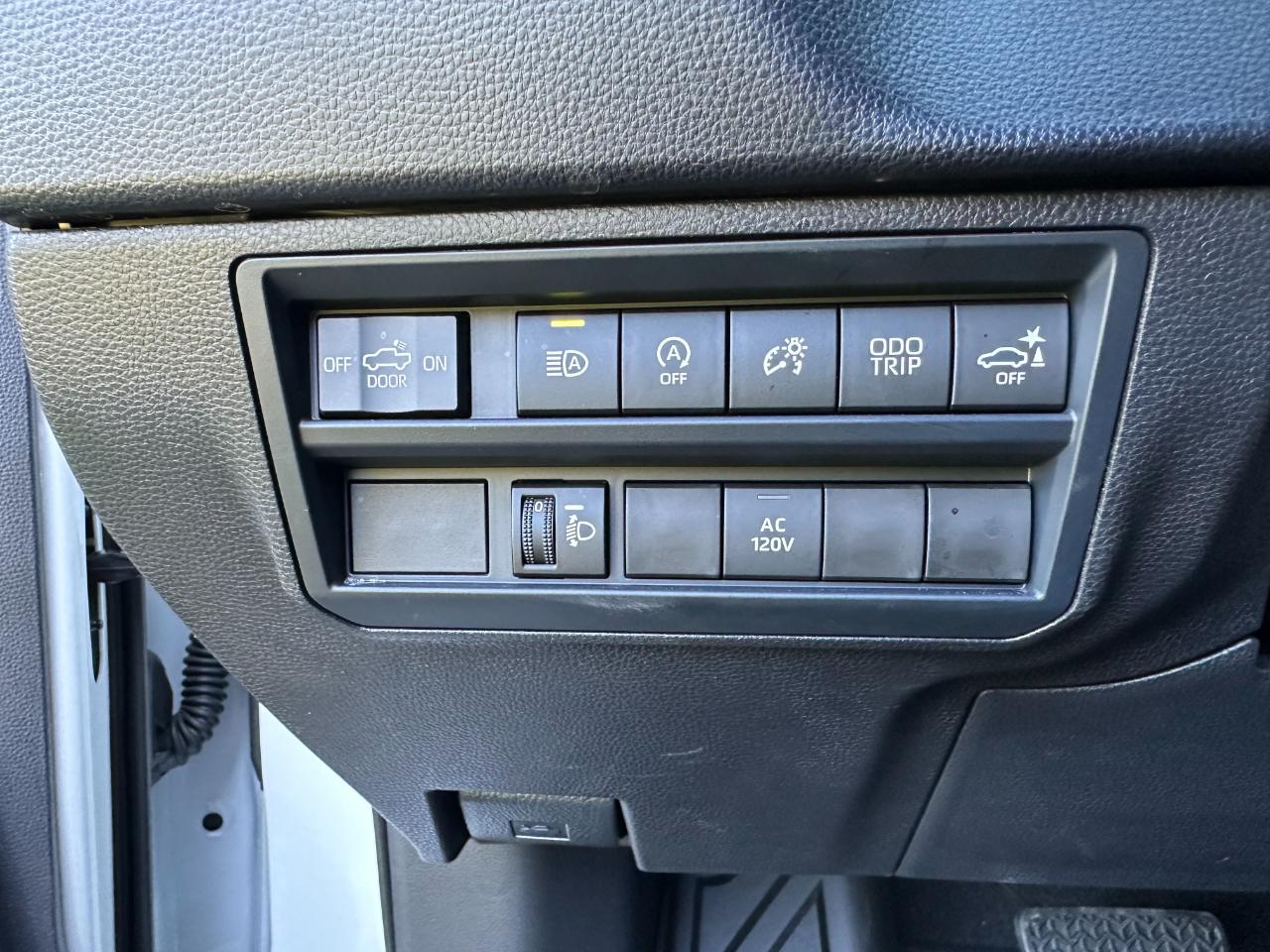 Toyota Tundra 4WD SR5 CrewMax 5.5' Bed (Natl) 2026