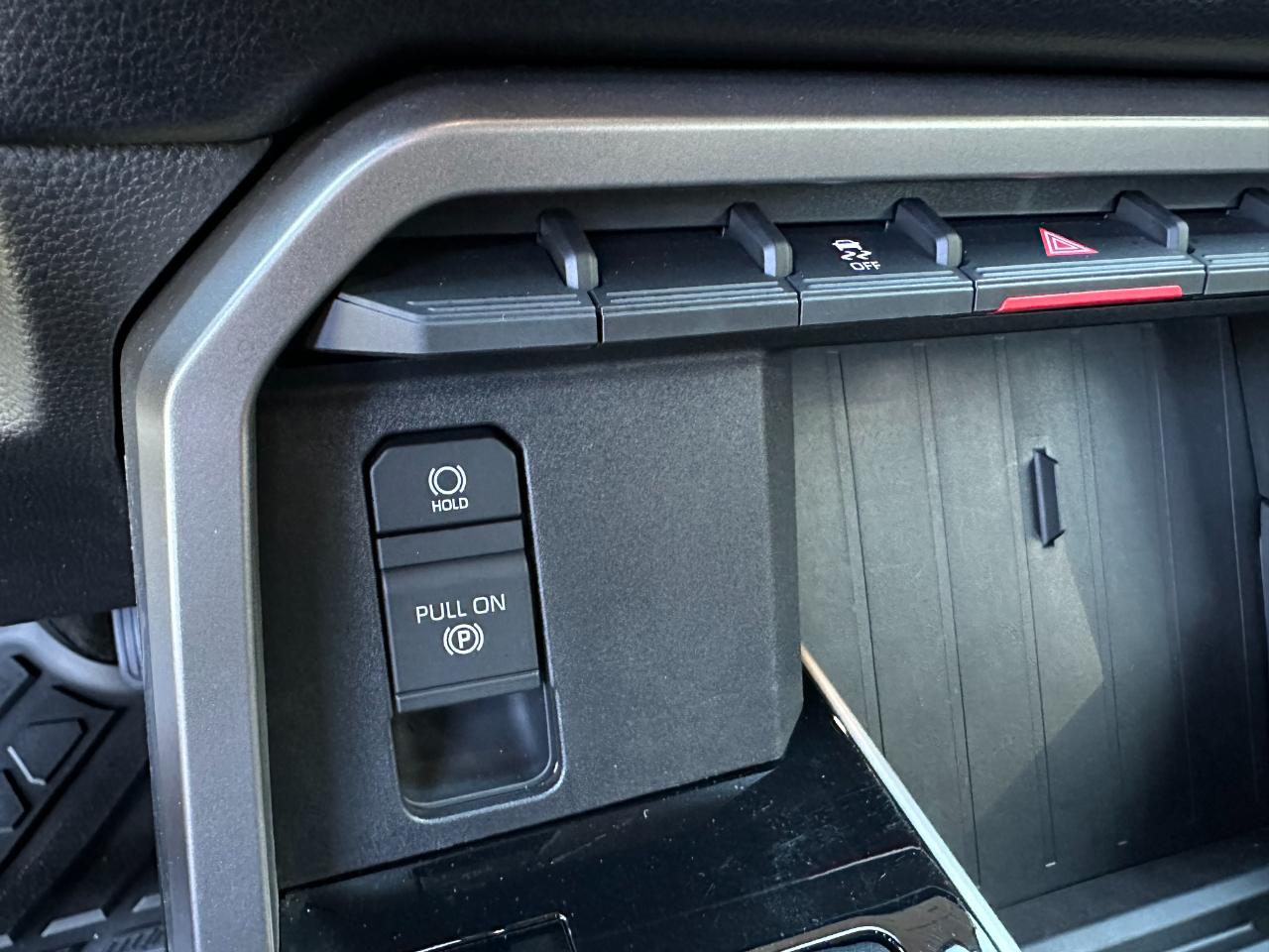 Toyota Tundra 4WD SR5 CrewMax 5.5' Bed (Natl) 2026