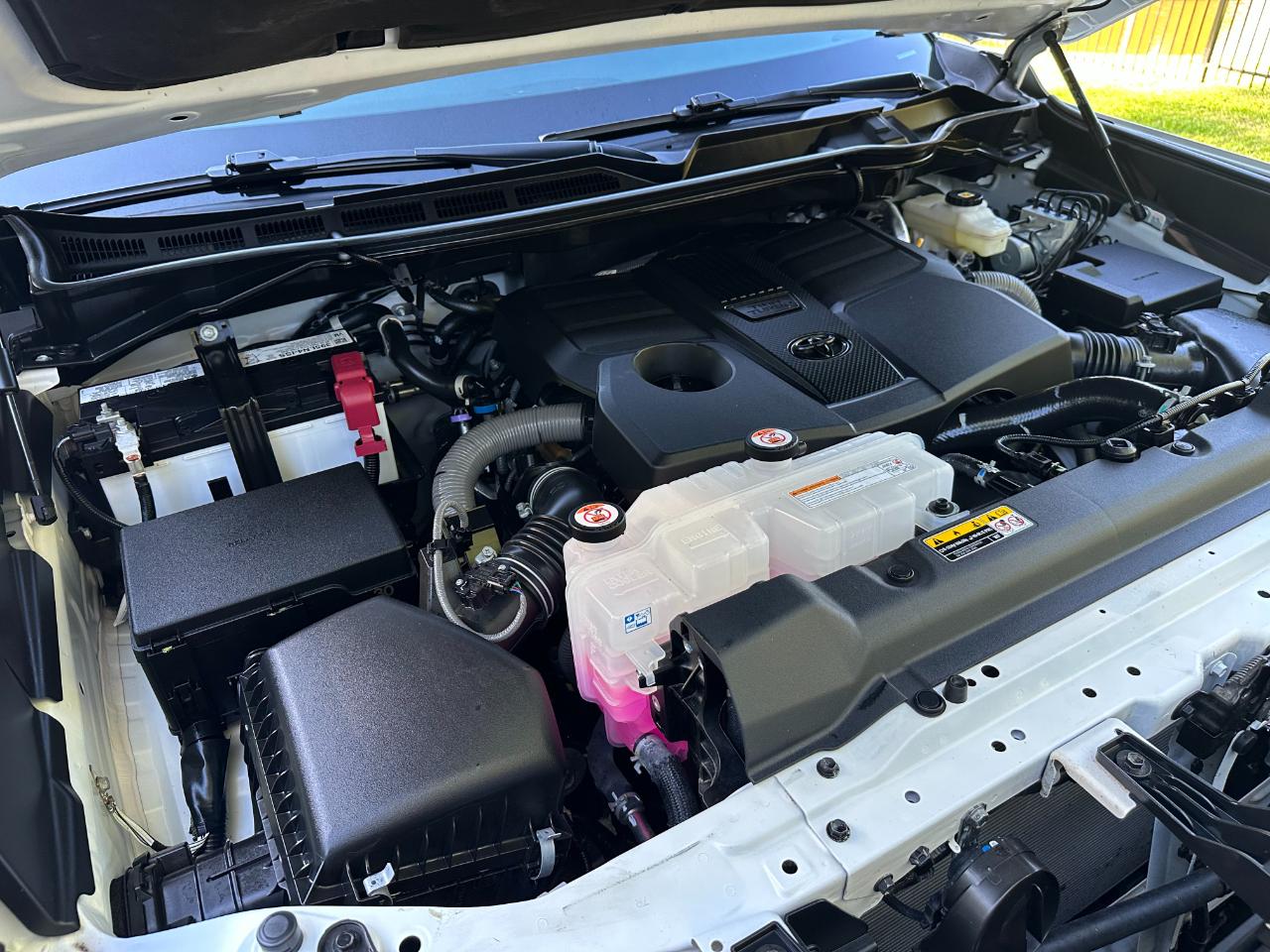 Toyota Tundra 4WD SR5 CrewMax 5.5' Bed (Natl) 2026