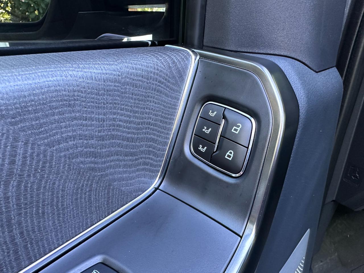 Ford F-150 Platinum 4WD SuperCrew 5.5' Box 2023