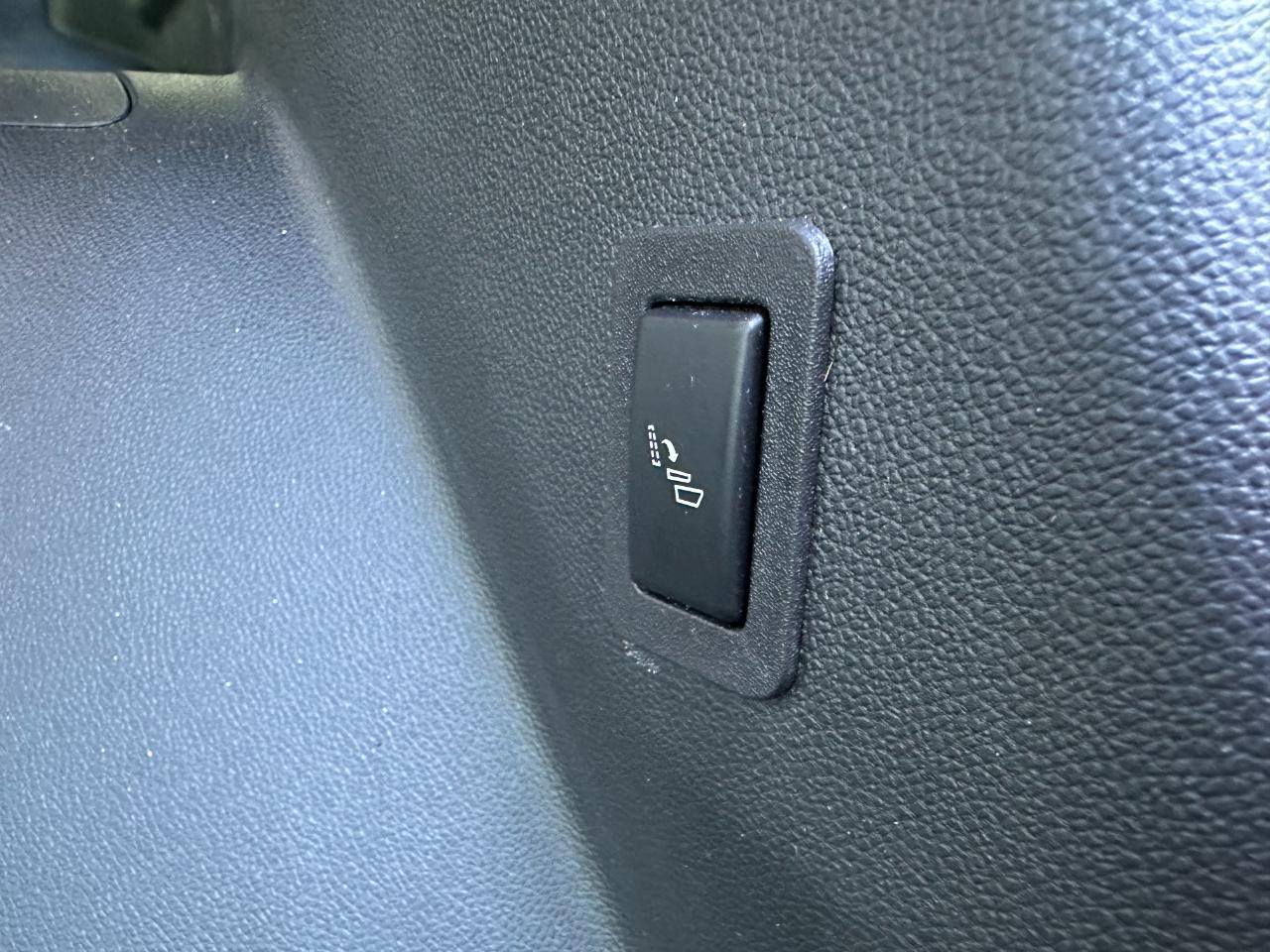 GMC Yukon 4WD 4dr AT4 2024