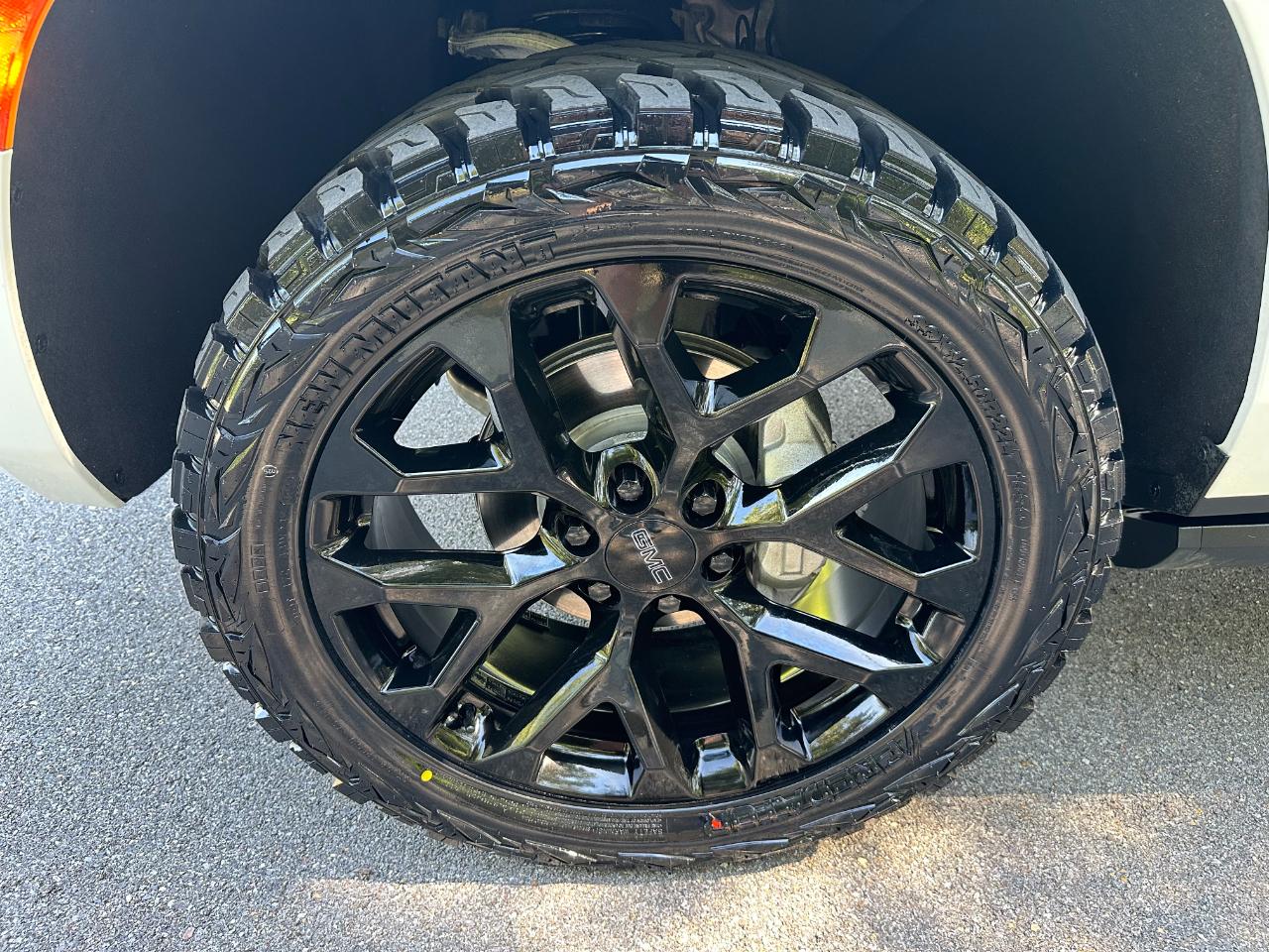 GMC Yukon 4WD 4dr AT4 2024