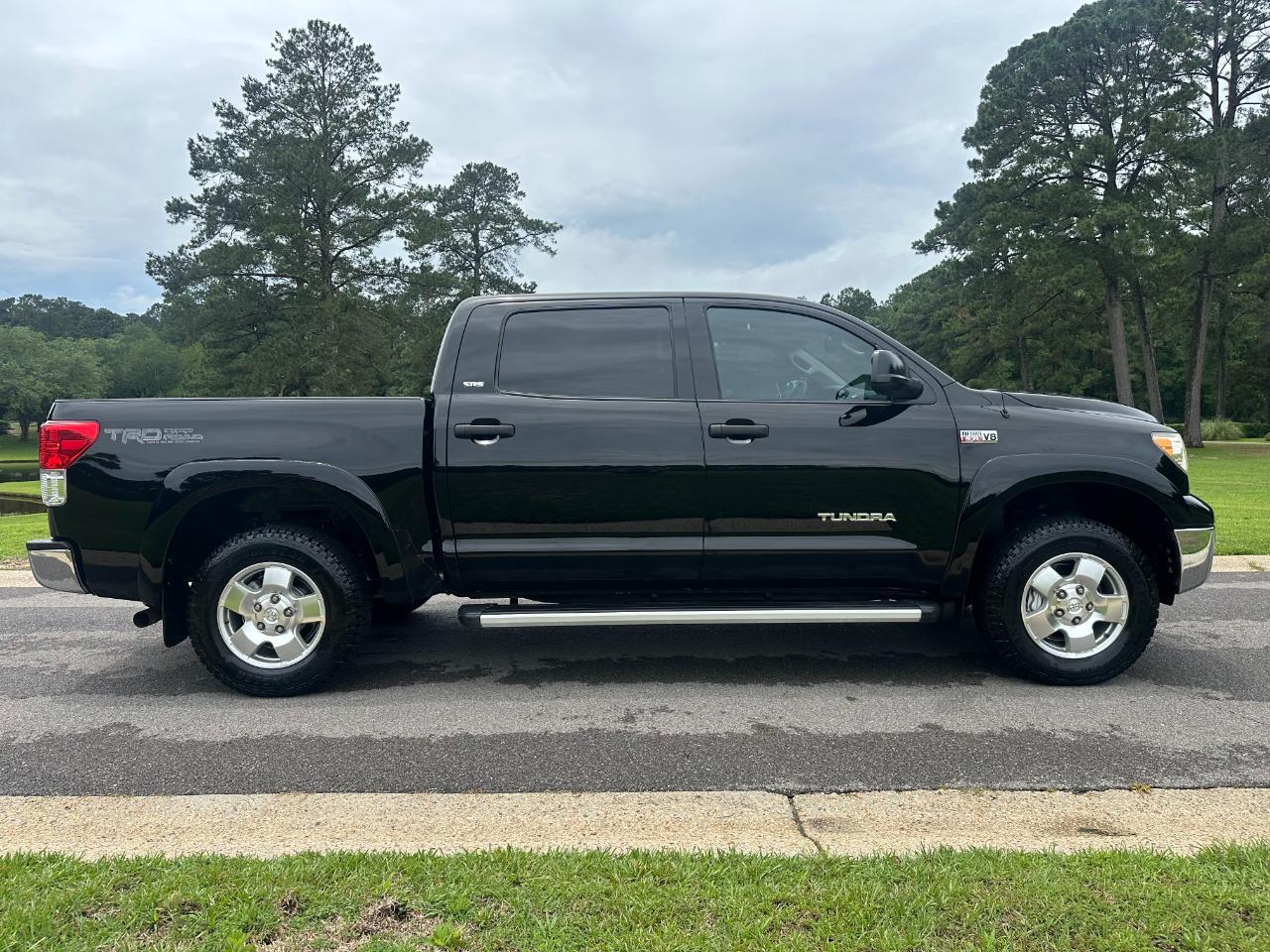 Toyota Tundra 2WD Truck CrewMax 5.7L V8 6-Spd AT (Natl) 2011