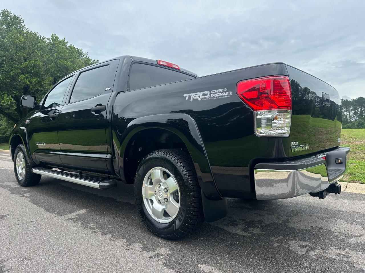 Toyota Tundra 2WD Truck CrewMax 5.7L V8 6-Spd AT (Natl) 2011