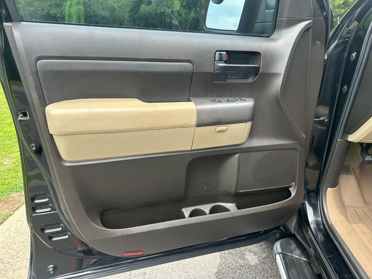 Toyota Tundra 2WD Truck CrewMax 5.7L V8 6-Spd AT (Natl) 2011