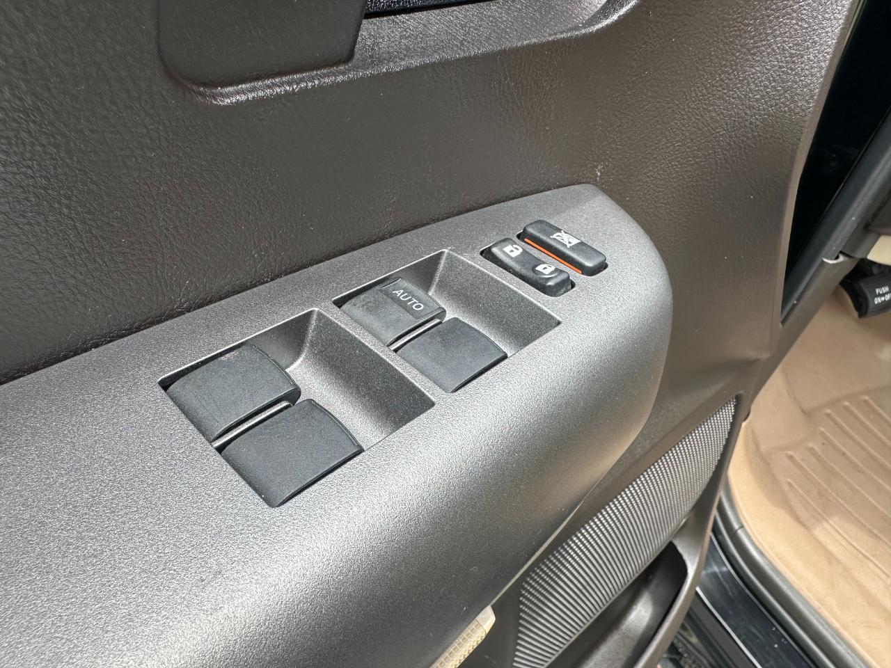 Toyota Tundra 2WD Truck CrewMax 5.7L V8 6-Spd AT (Natl) 2011