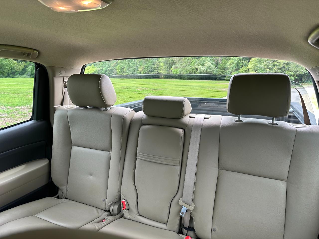 Toyota Tundra 2WD Truck CrewMax 5.7L V8 6-Spd AT (Natl) 2011