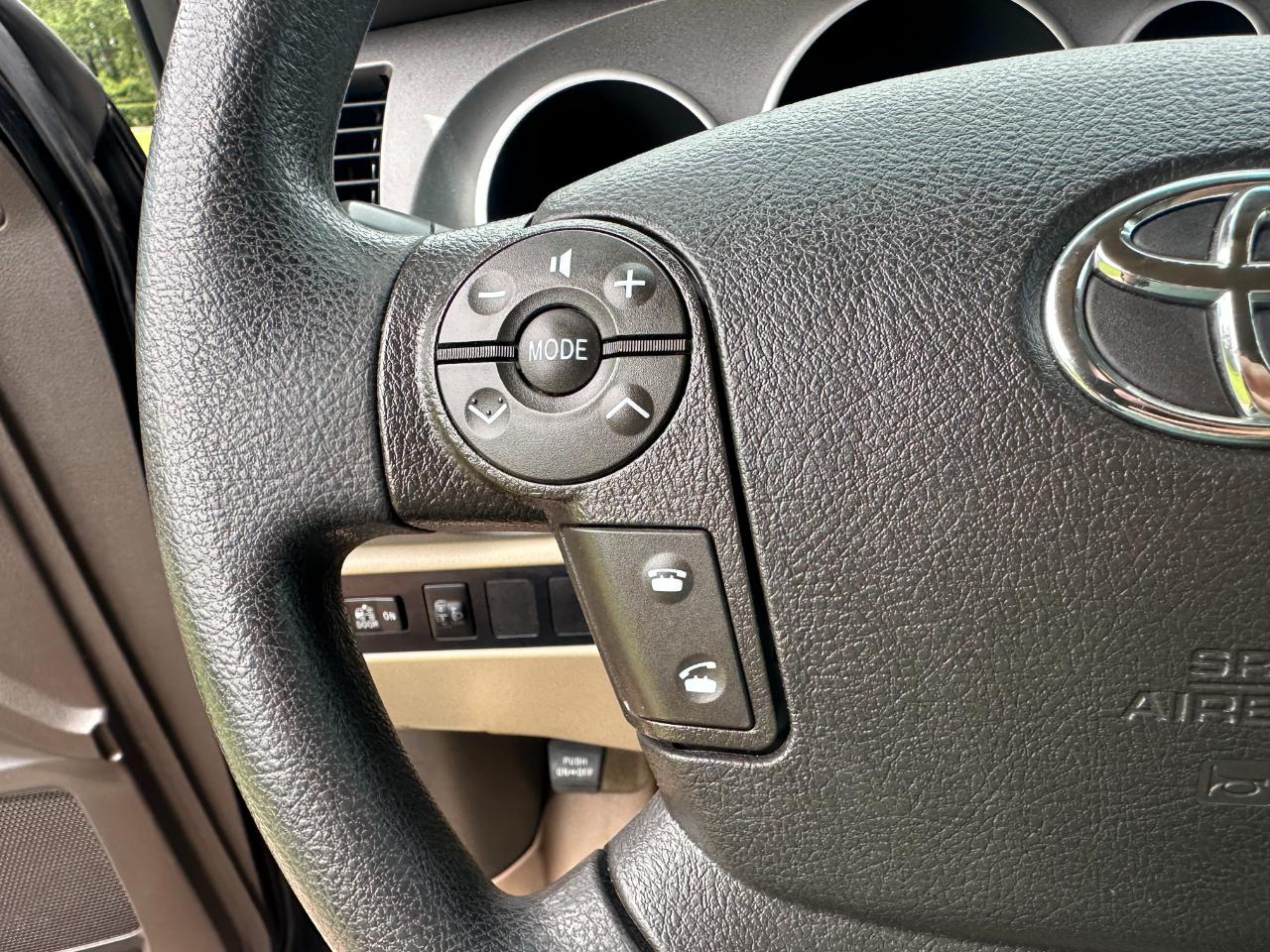 Toyota Tundra 2WD Truck CrewMax 5.7L V8 6-Spd AT (Natl) 2011