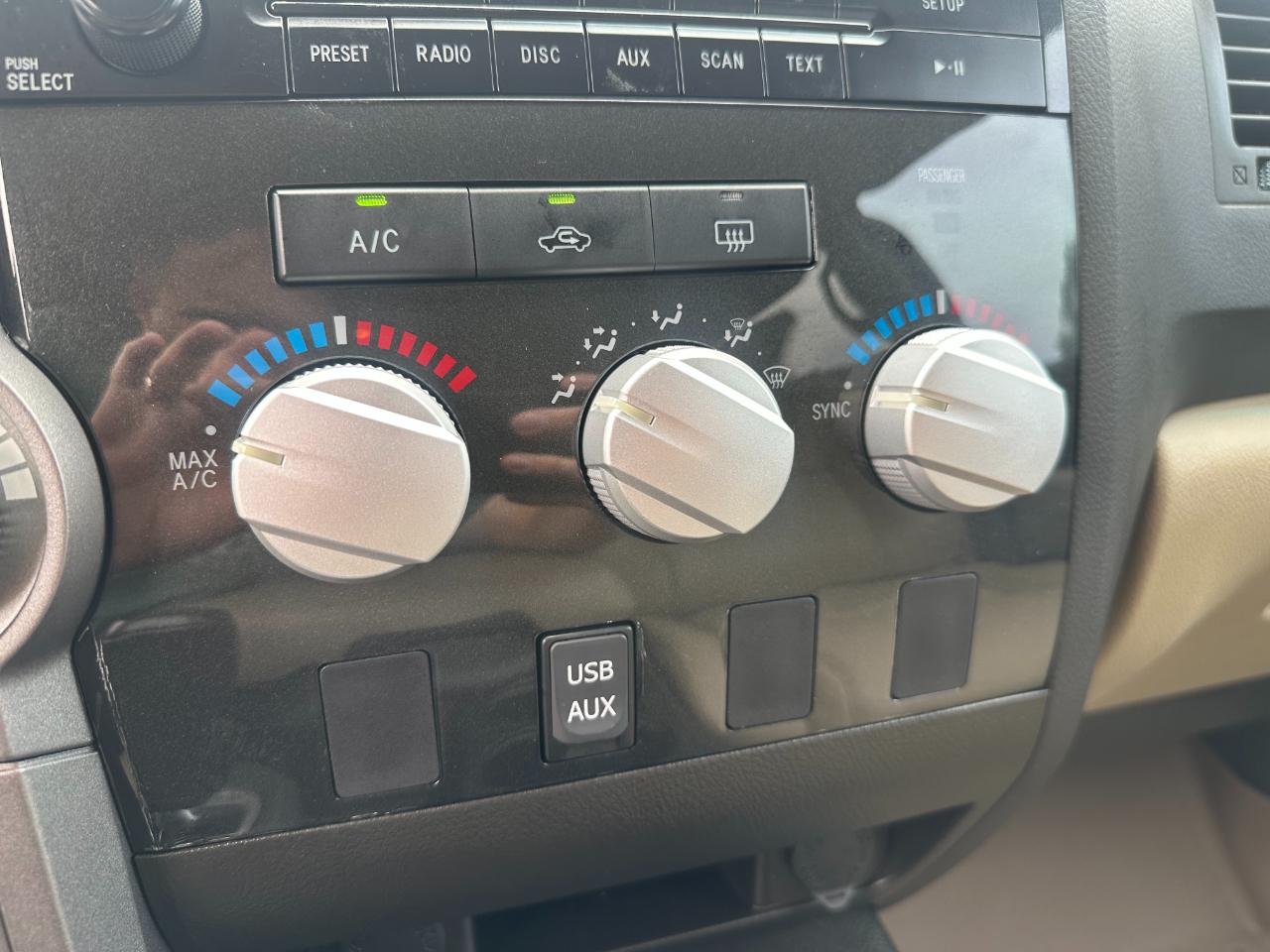 Toyota Tundra 2WD Truck CrewMax 5.7L V8 6-Spd AT (Natl) 2011