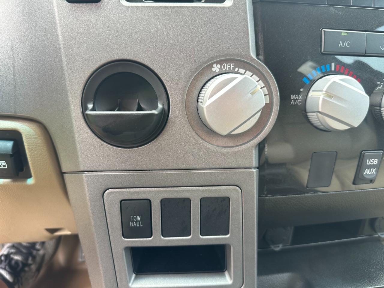 Toyota Tundra 2WD Truck CrewMax 5.7L V8 6-Spd AT (Natl) 2011