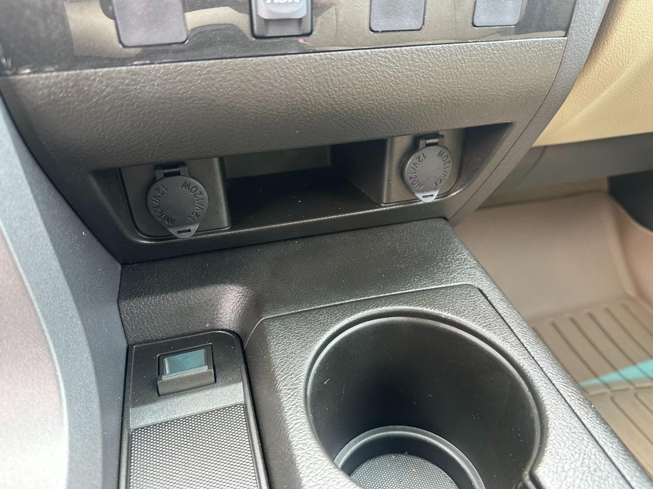 Toyota Tundra 2WD Truck CrewMax 5.7L V8 6-Spd AT (Natl) 2011