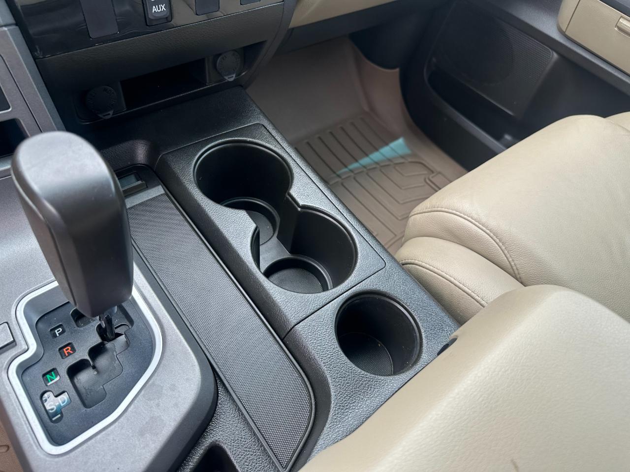 Toyota Tundra 2WD Truck CrewMax 5.7L V8 6-Spd AT (Natl) 2011