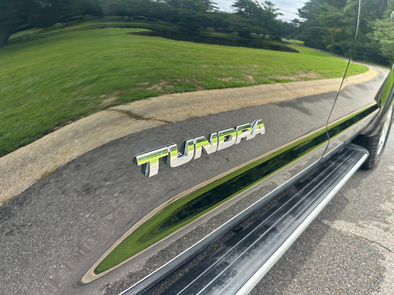 Toyota Tundra 2WD Truck CrewMax 5.7L V8 6-Spd AT (Natl) 2011