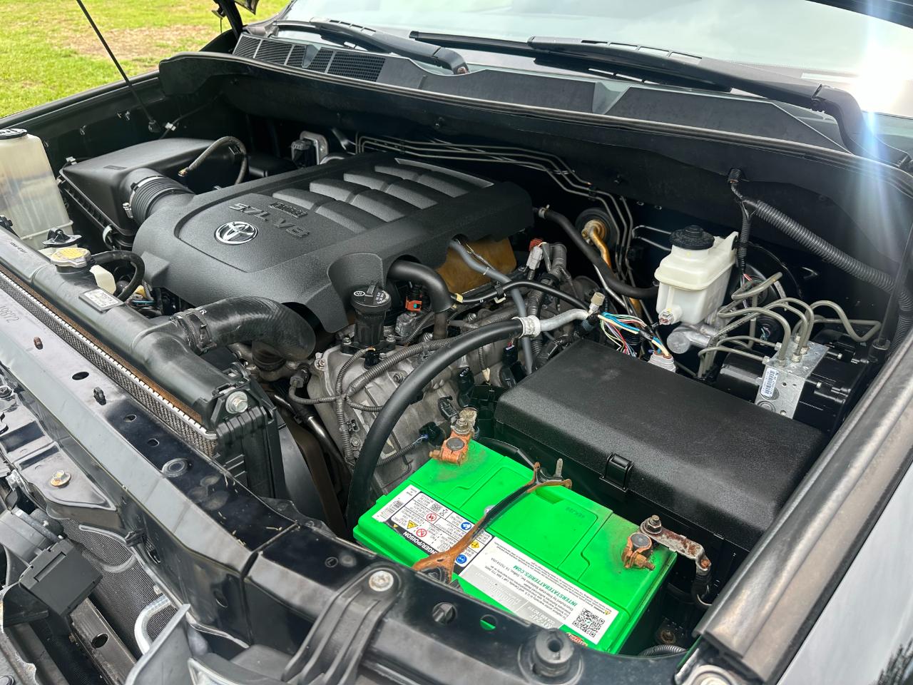 Toyota Tundra 2WD Truck CrewMax 5.7L V8 6-Spd AT (Natl) 2011