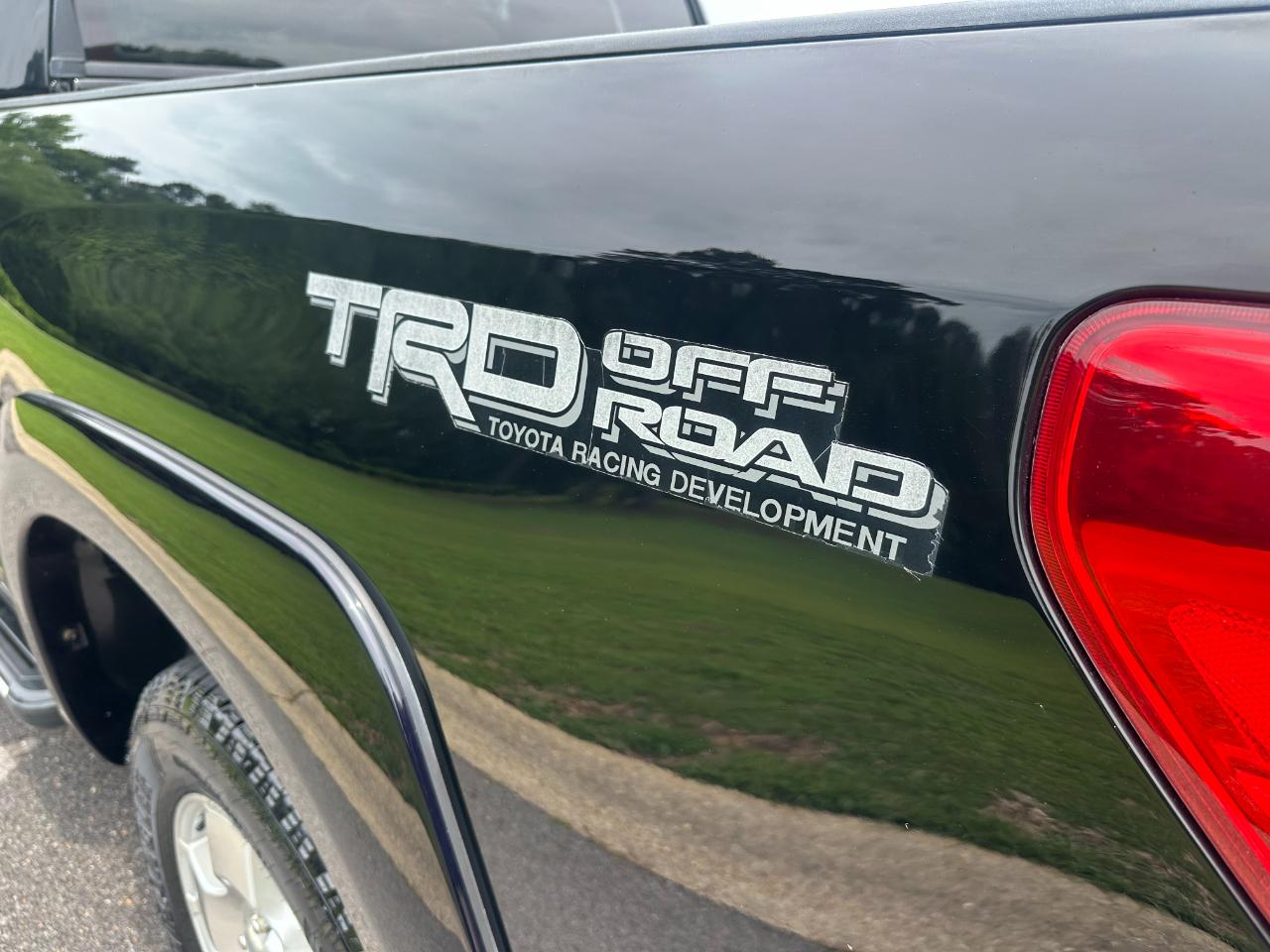 Toyota Tundra 2WD Truck CrewMax 5.7L V8 6-Spd AT (Natl) 2011