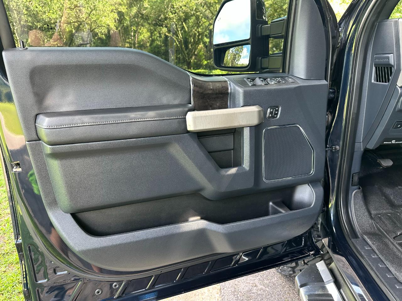 Ford Super Duty F-250 SRW Lariat 4WD Crew Cab 6.75' Box 2022
