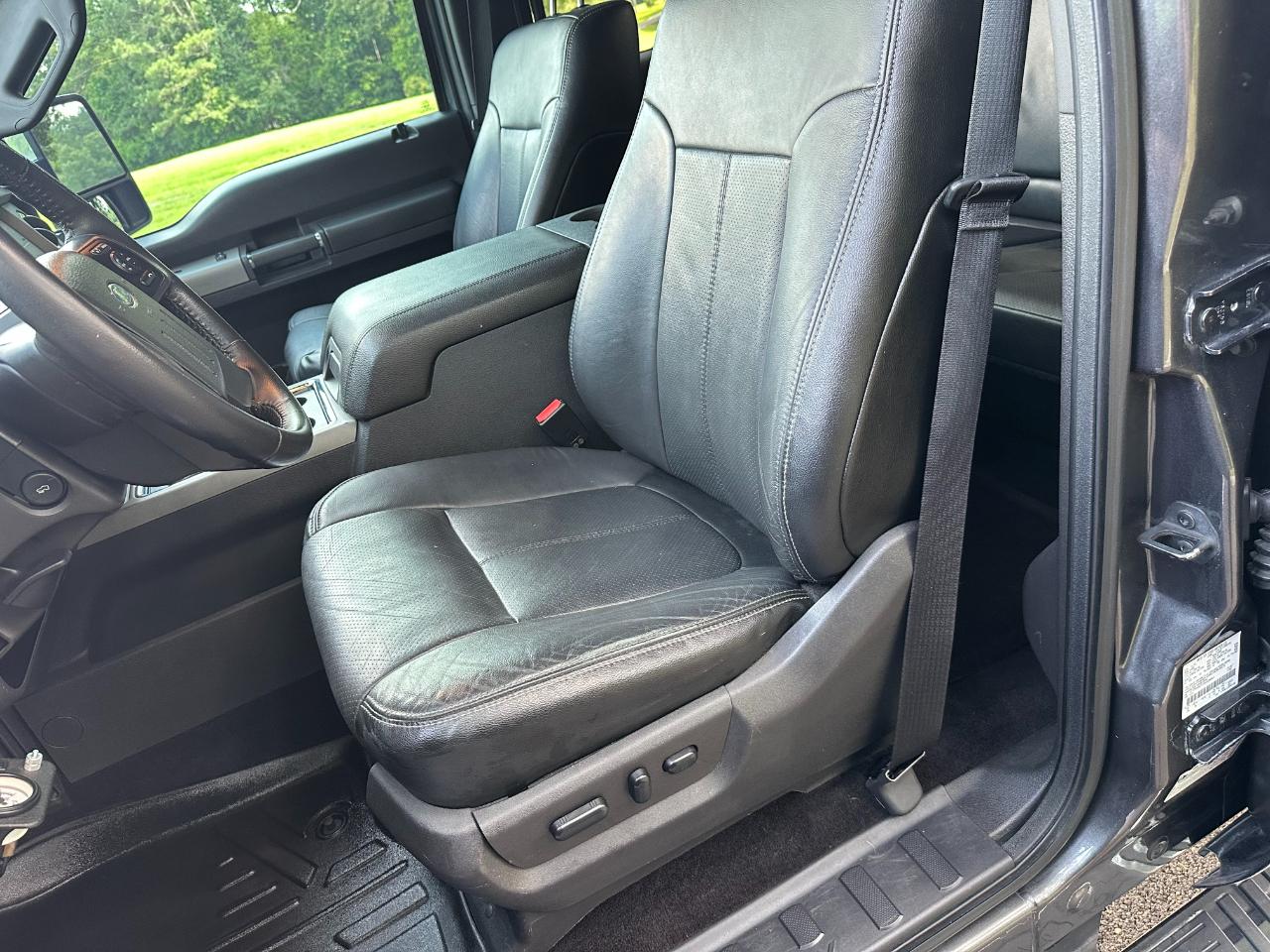 Ford Super Duty F-250 SRW 4WD Crew Cab 156" Lariat 2016