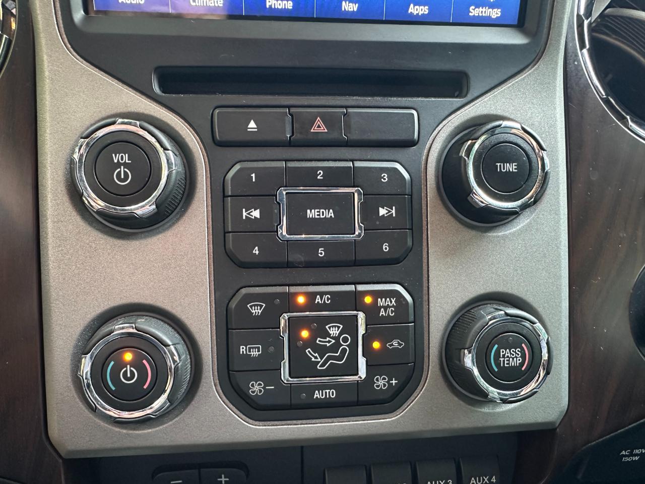 Ford Super Duty F-250 SRW 4WD Crew Cab 156" Lariat 2016