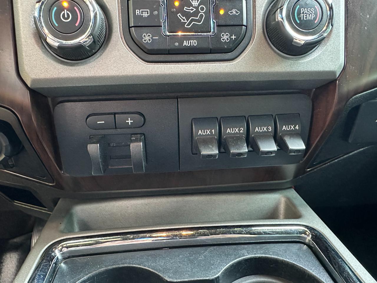 Ford Super Duty F-250 SRW 4WD Crew Cab 156" Lariat 2016