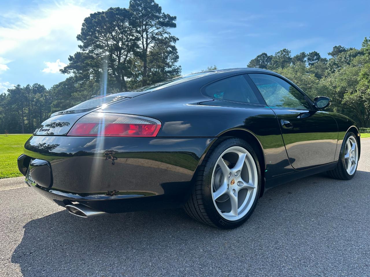 Porsche 911 Carrera 2dr Carrera Cpe 6-Spd Manual 2003