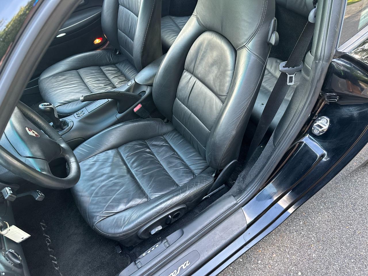 Porsche 911 Carrera 2dr Carrera Cpe 6-Spd Manual 2003
