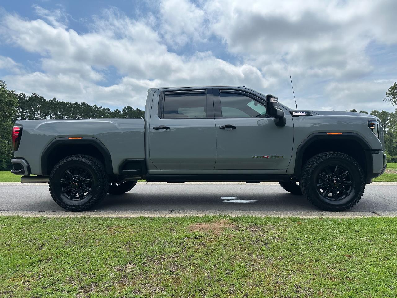 GMC Sierra 2500HD 4WD Crew Cab 159" AT4 2024
