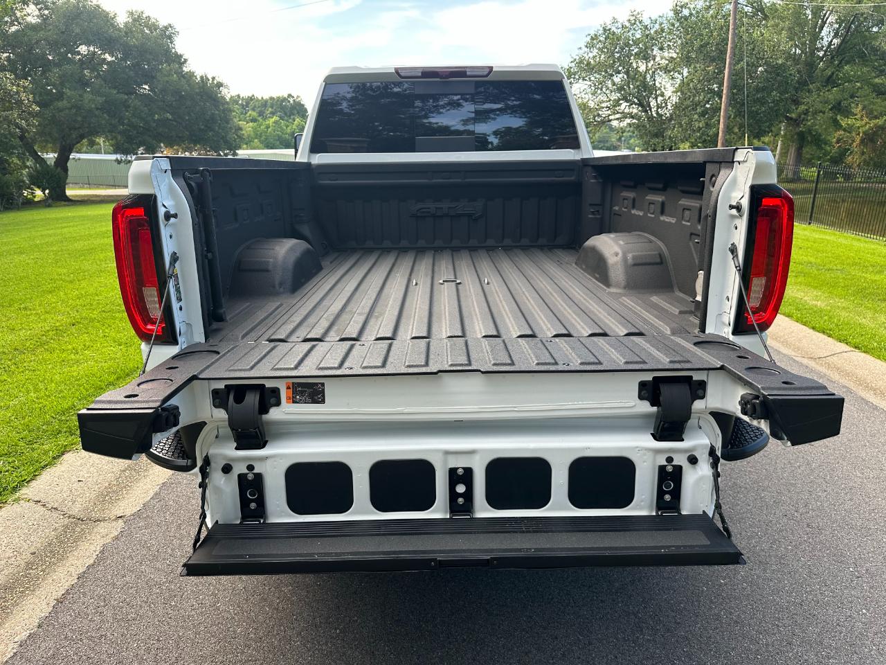 GMC Sierra 2500HD 4WD Crew Cab 159" AT4 2022
