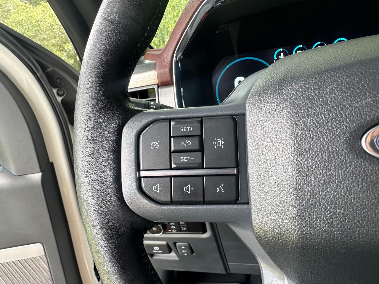 Ford F-150 Lariat 4WD SuperCrew 5.5' Box 2023