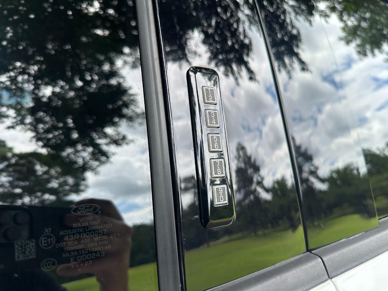 Ford F-150 Lariat 4WD SuperCrew 5.5' Box 2023