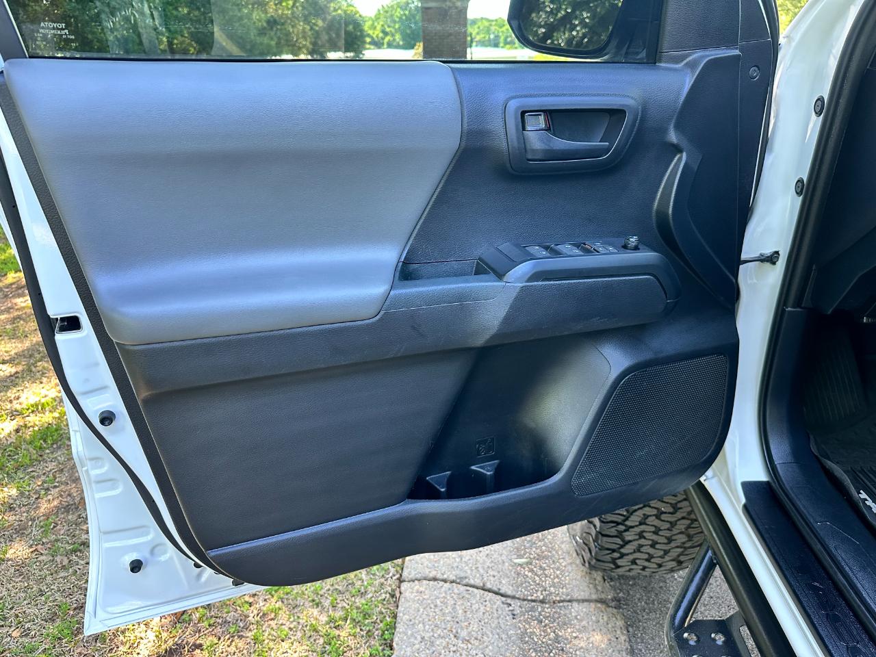 Toyota Tacoma 4WD SR Double Cab 5' Bed V6 AT (Natl) 2021