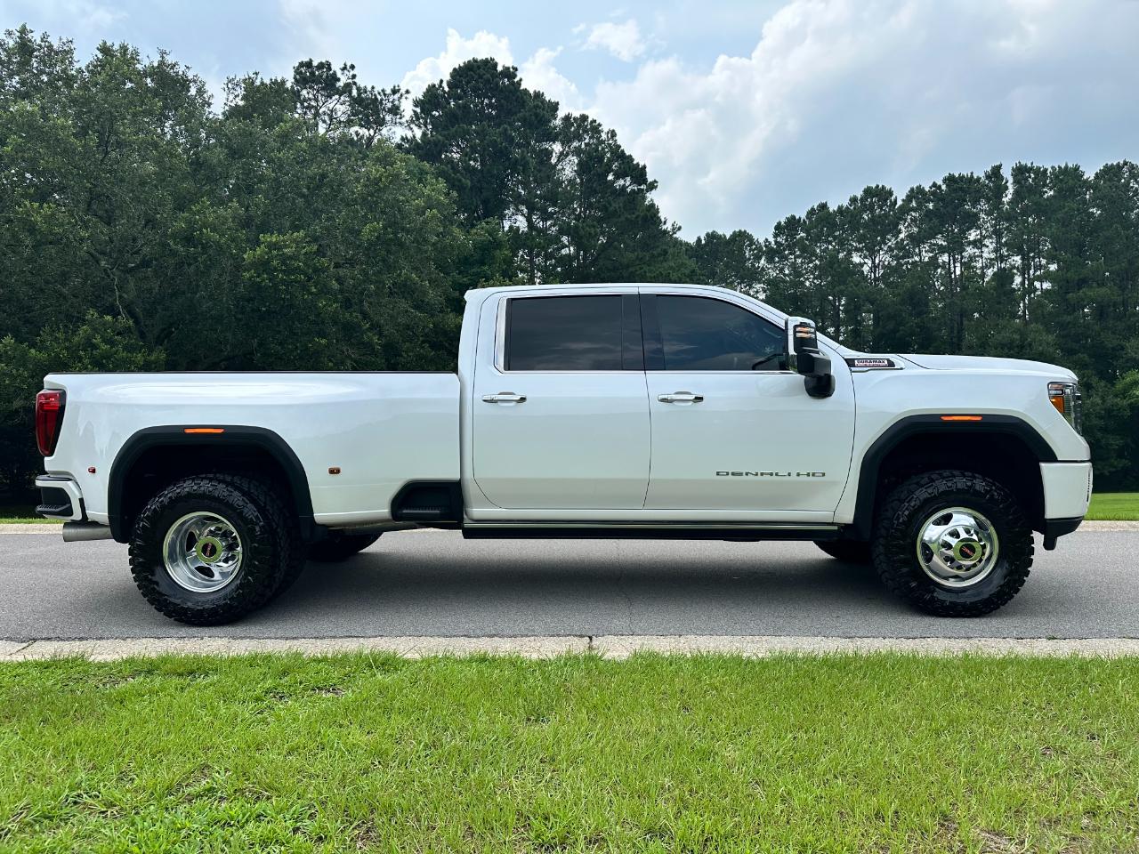 GMC Sierra 3500HD 4WD Crew Cab 172" Denali 2022