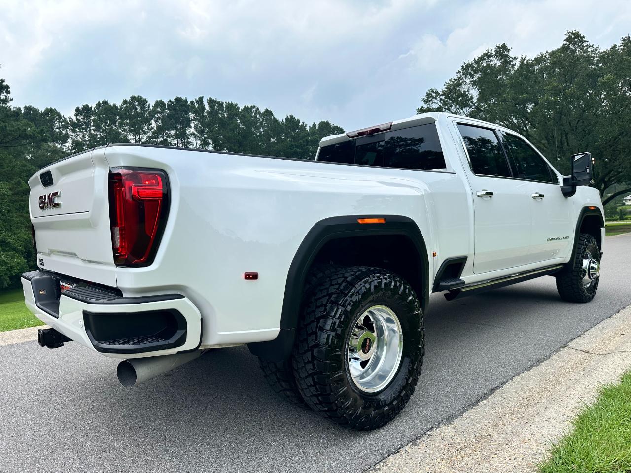 GMC Sierra 3500HD 4WD Crew Cab 172" Denali 2022