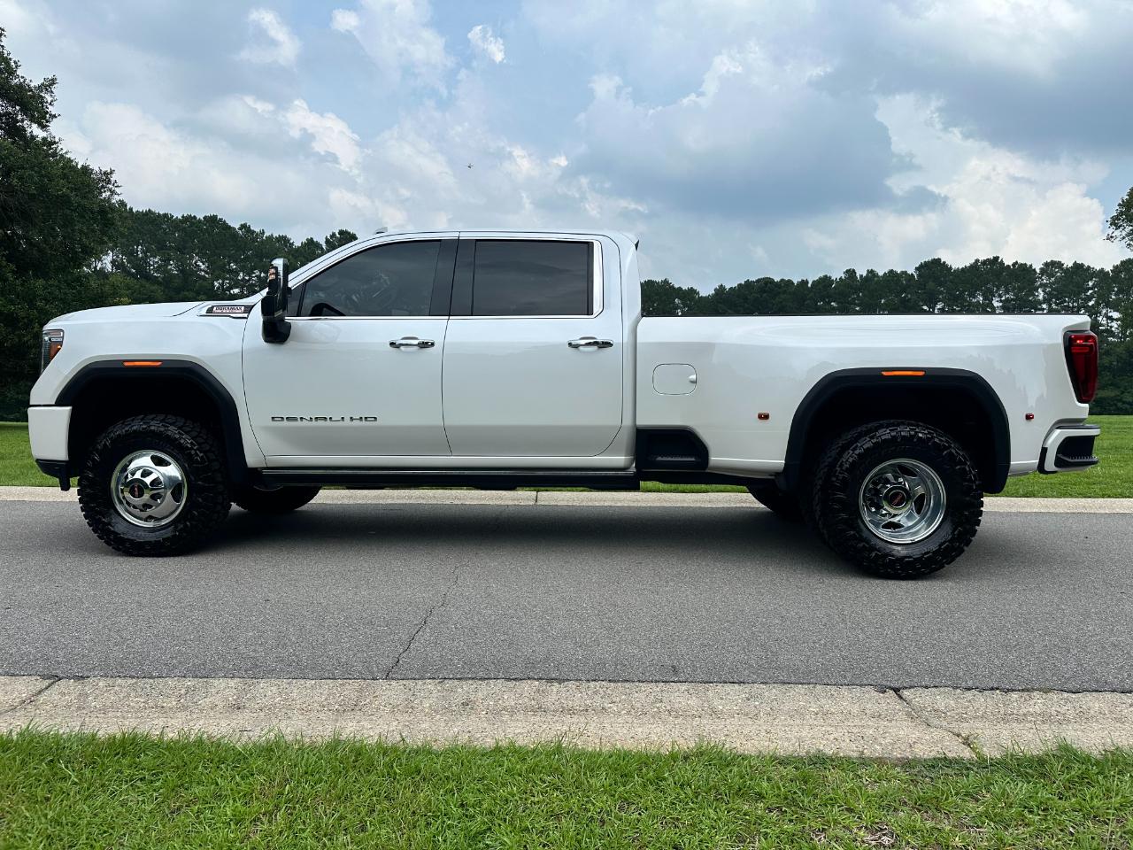 GMC Sierra 3500HD 4WD Crew Cab 172" Denali 2022
