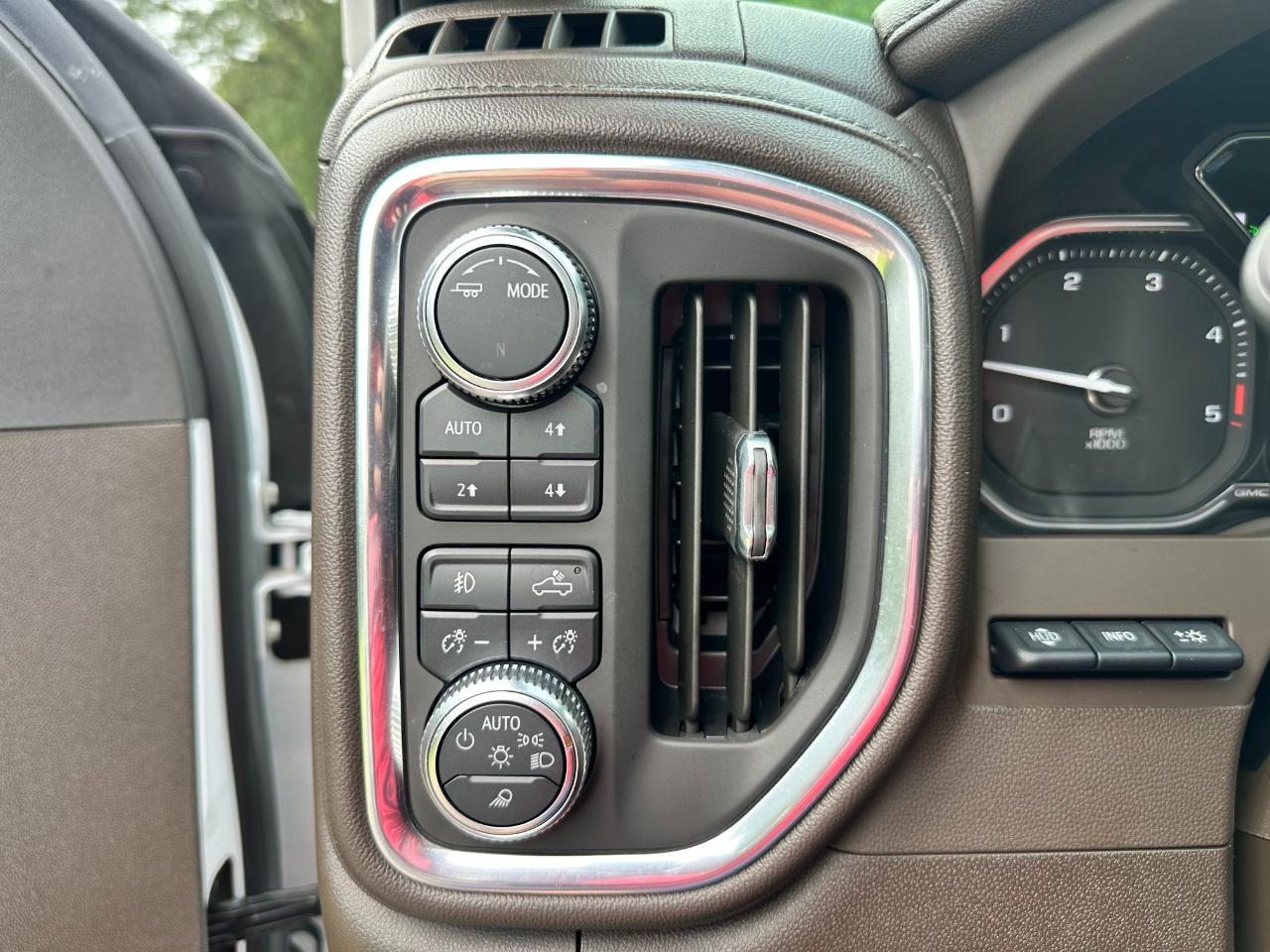 GMC Sierra 3500HD 4WD Crew Cab 172" Denali 2022