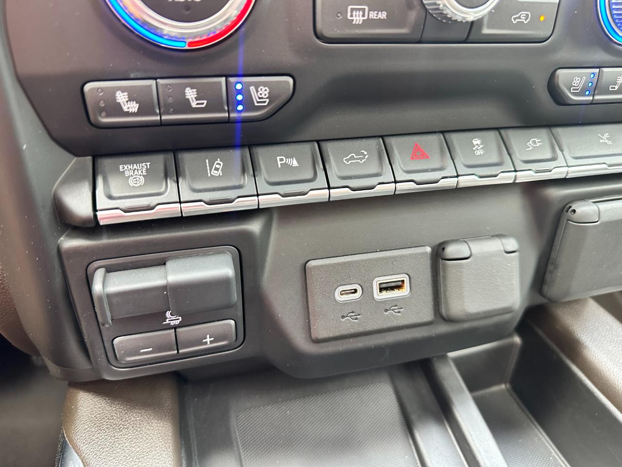 GMC Sierra 3500HD 4WD Crew Cab 172" Denali 2022