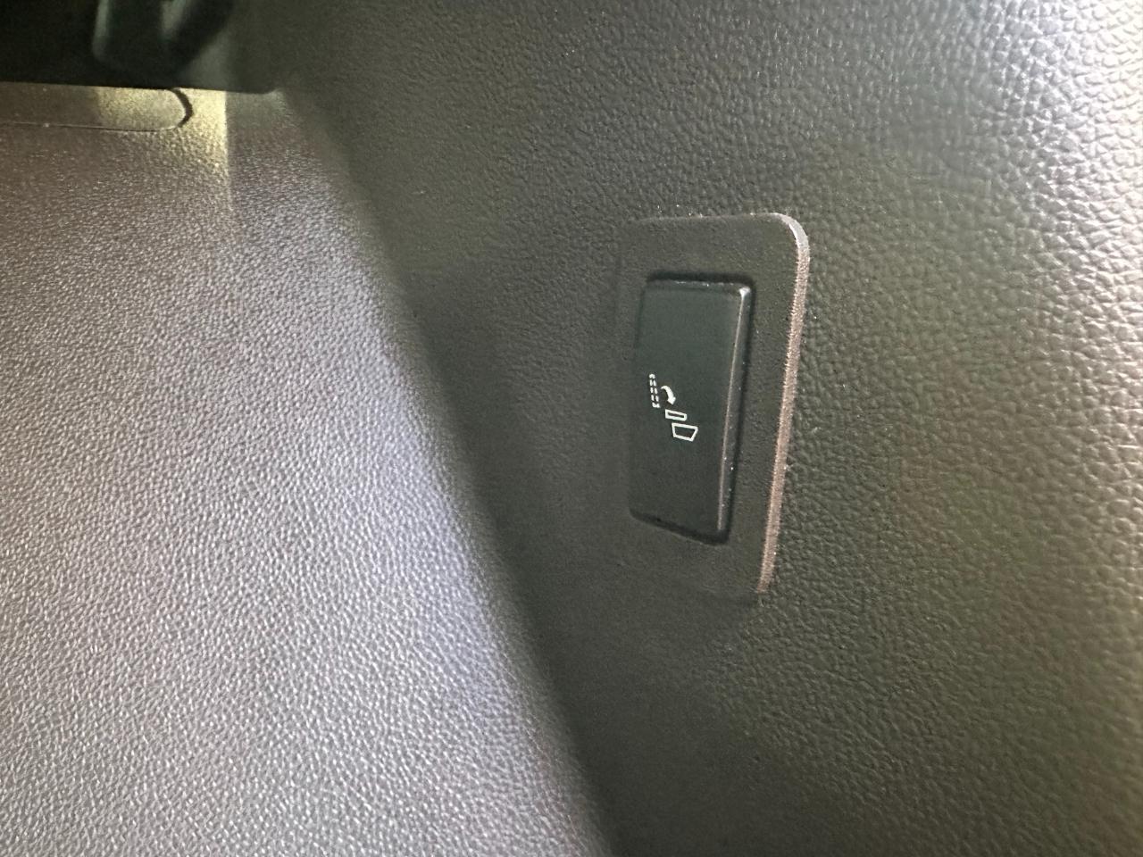 GMC Yukon 2WD 4dr Denali 2023