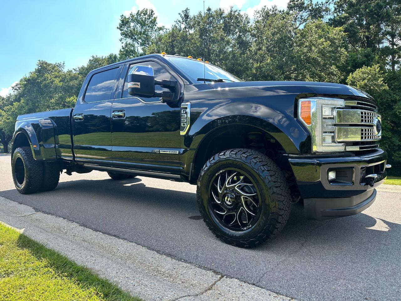 Ford Super Duty F-350 DRW Platinum 4WD Crew Cab 8' Box 2018