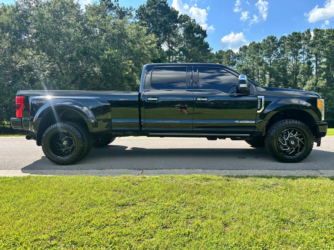 Ford Super Duty F-350 DRW Platinum 4WD Crew Cab 8' Box 2018