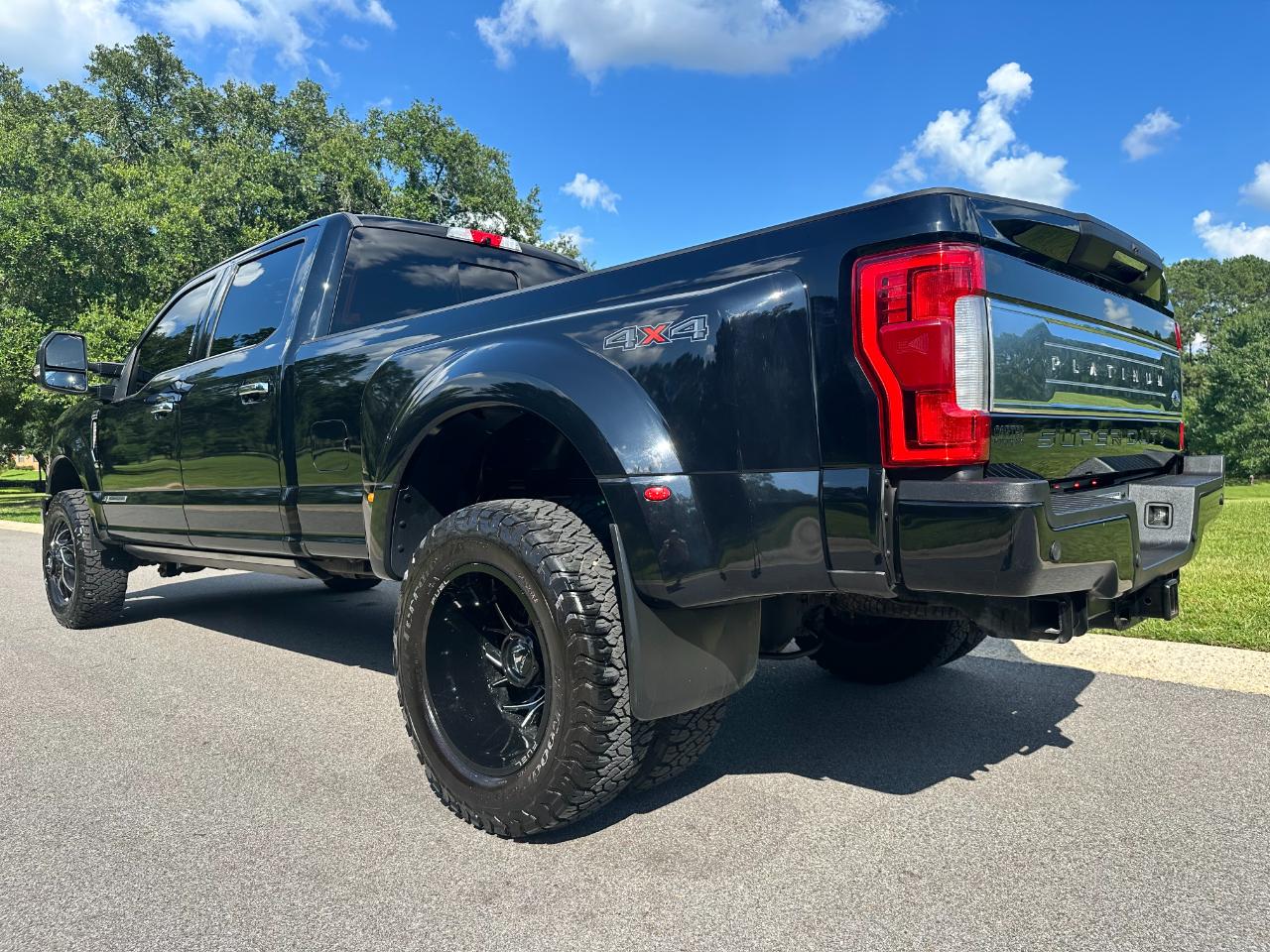Ford Super Duty F-350 DRW Platinum 4WD Crew Cab 8' Box 2018