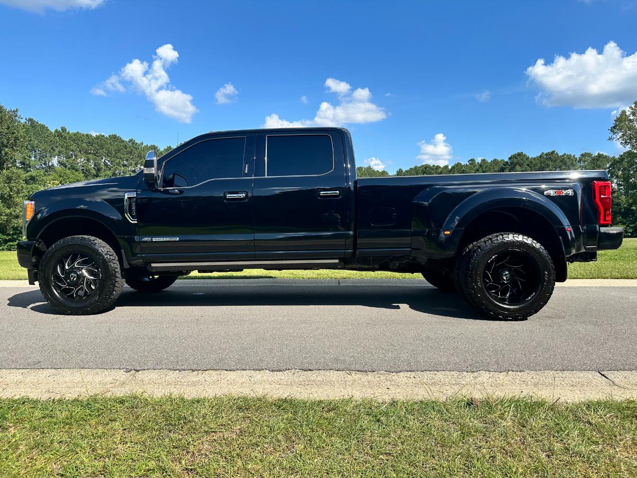 Ford Super Duty F-350 DRW Platinum 4WD Crew Cab 8' Box 2018