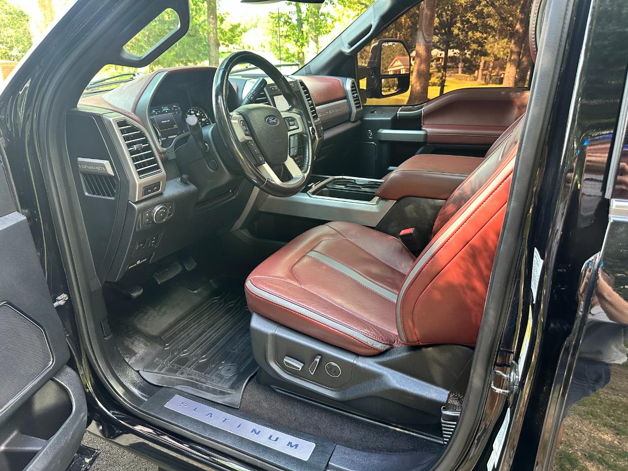 Ford Super Duty F-350 DRW Platinum 4WD Crew Cab 8' Box 2018