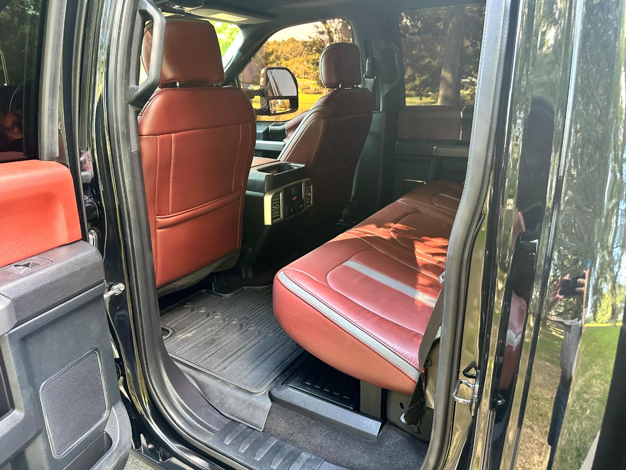Ford Super Duty F-350 DRW Platinum 4WD Crew Cab 8' Box 2018
