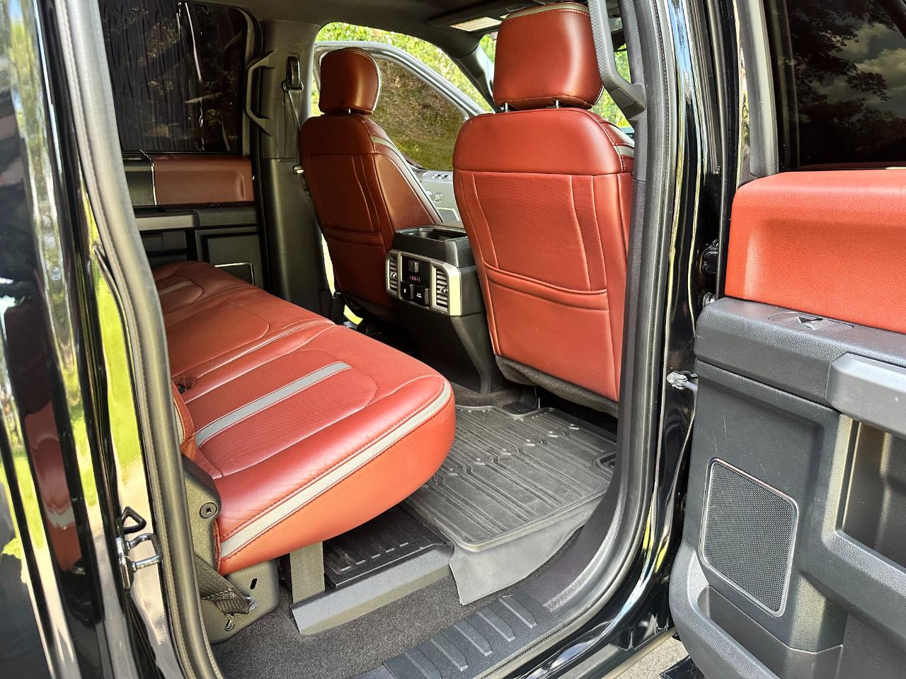 Ford Super Duty F-350 DRW Platinum 4WD Crew Cab 8' Box 2018