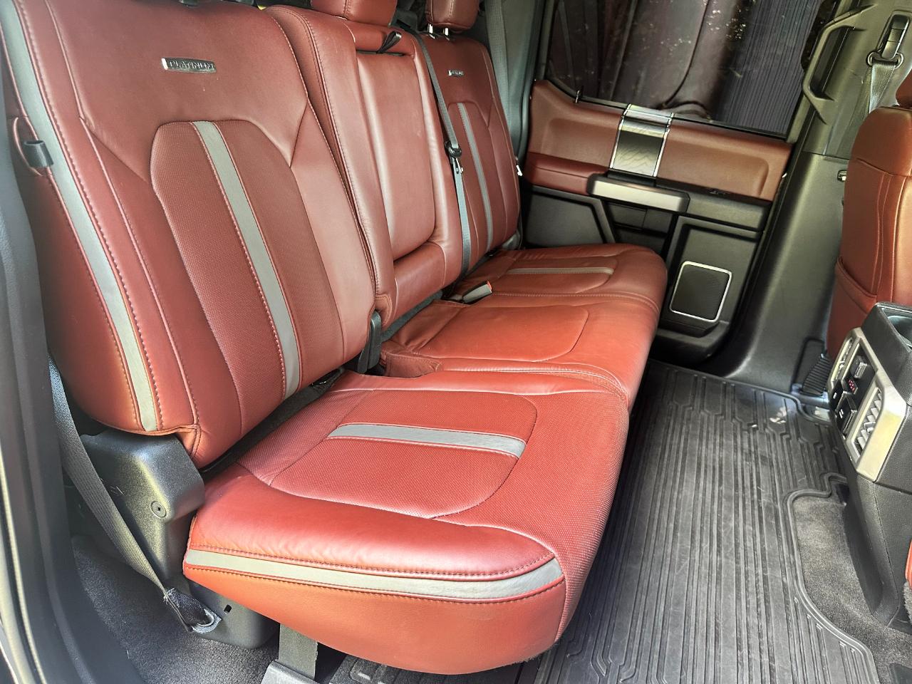 Ford Super Duty F-350 DRW Platinum 4WD Crew Cab 8' Box 2018
