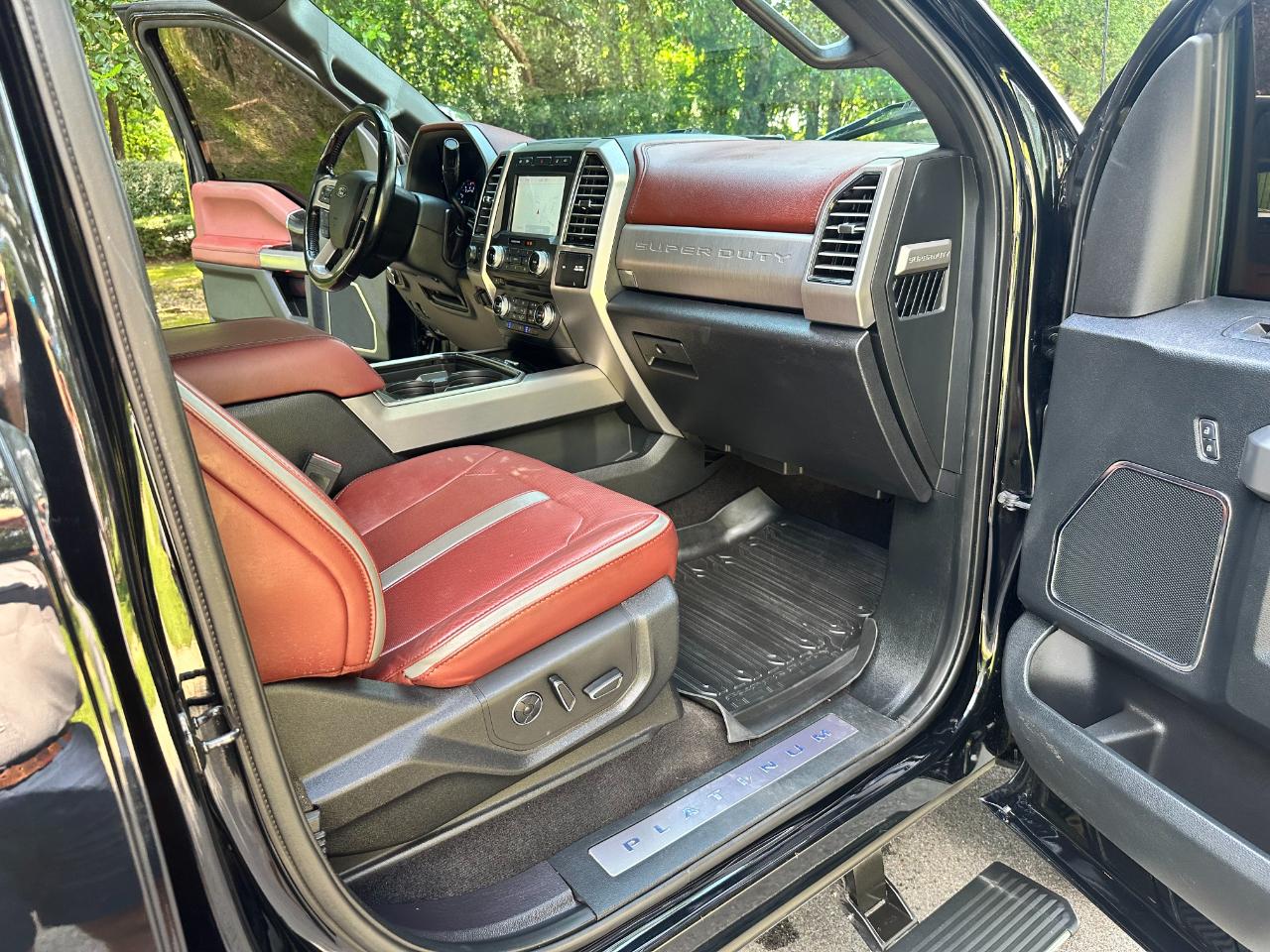 Ford Super Duty F-350 DRW Platinum 4WD Crew Cab 8' Box 2018