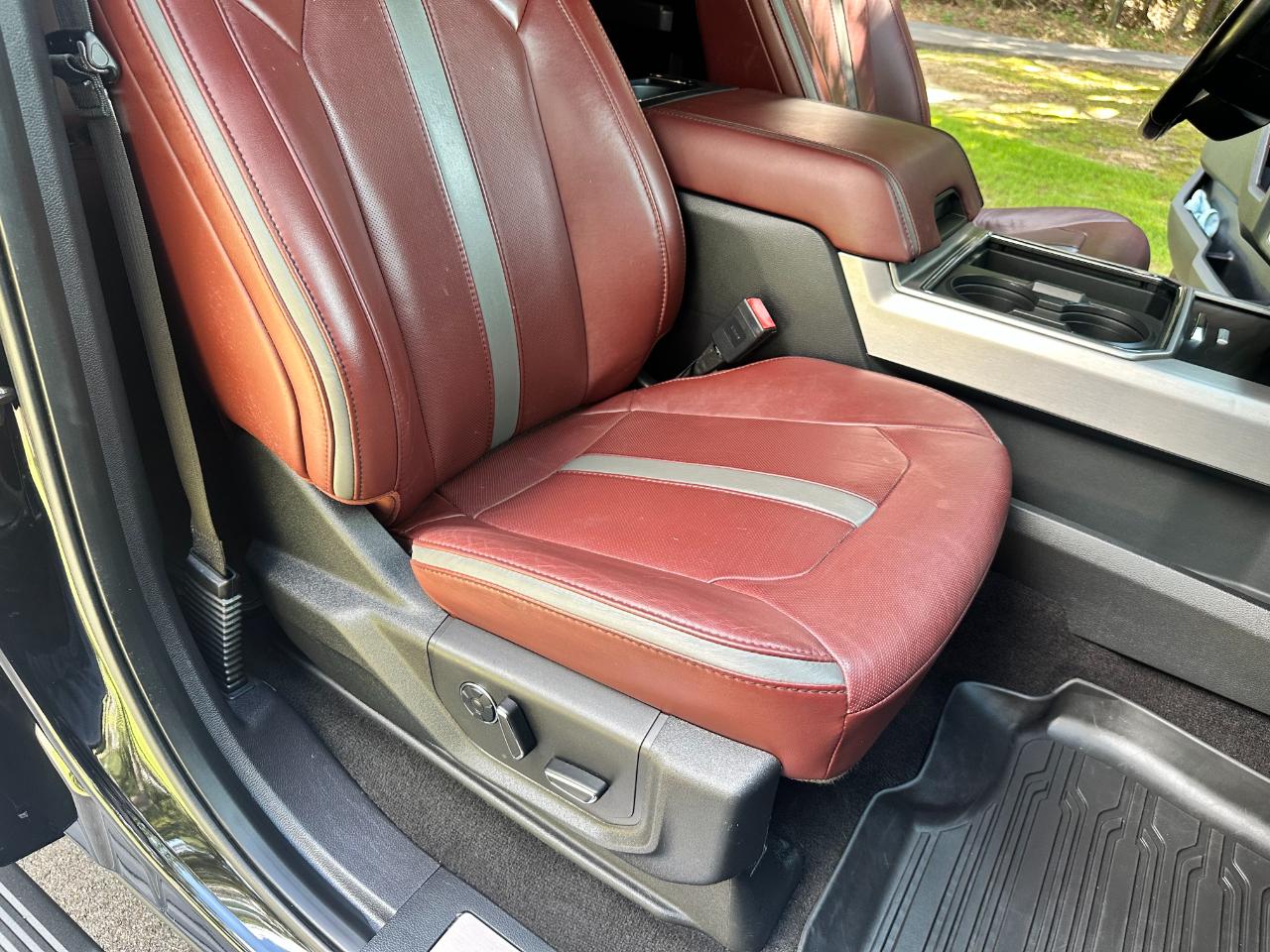 Ford Super Duty F-350 DRW Platinum 4WD Crew Cab 8' Box 2018