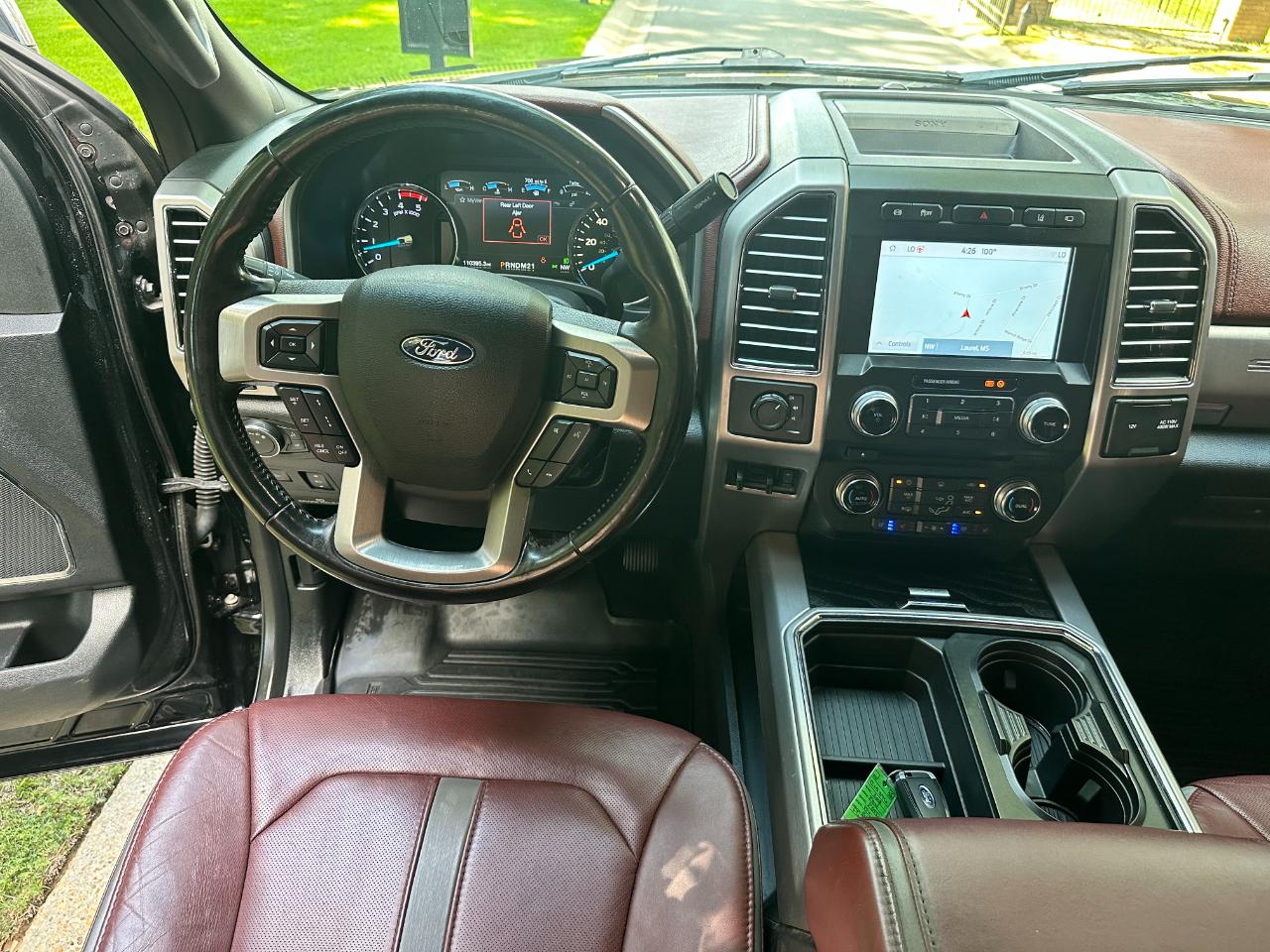 Ford Super Duty F-350 DRW Platinum 4WD Crew Cab 8' Box 2018