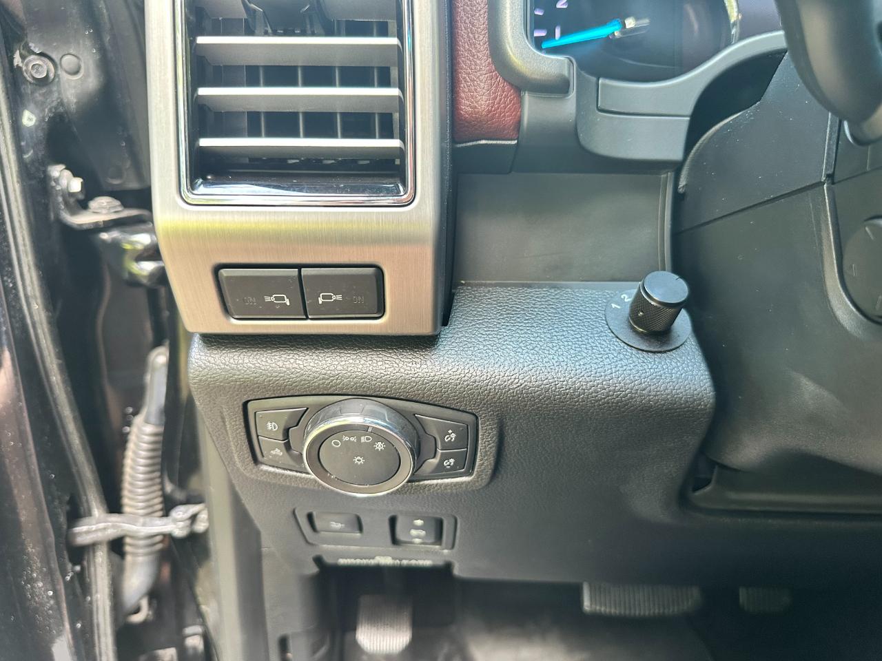 Ford Super Duty F-350 DRW Platinum 4WD Crew Cab 8' Box 2018