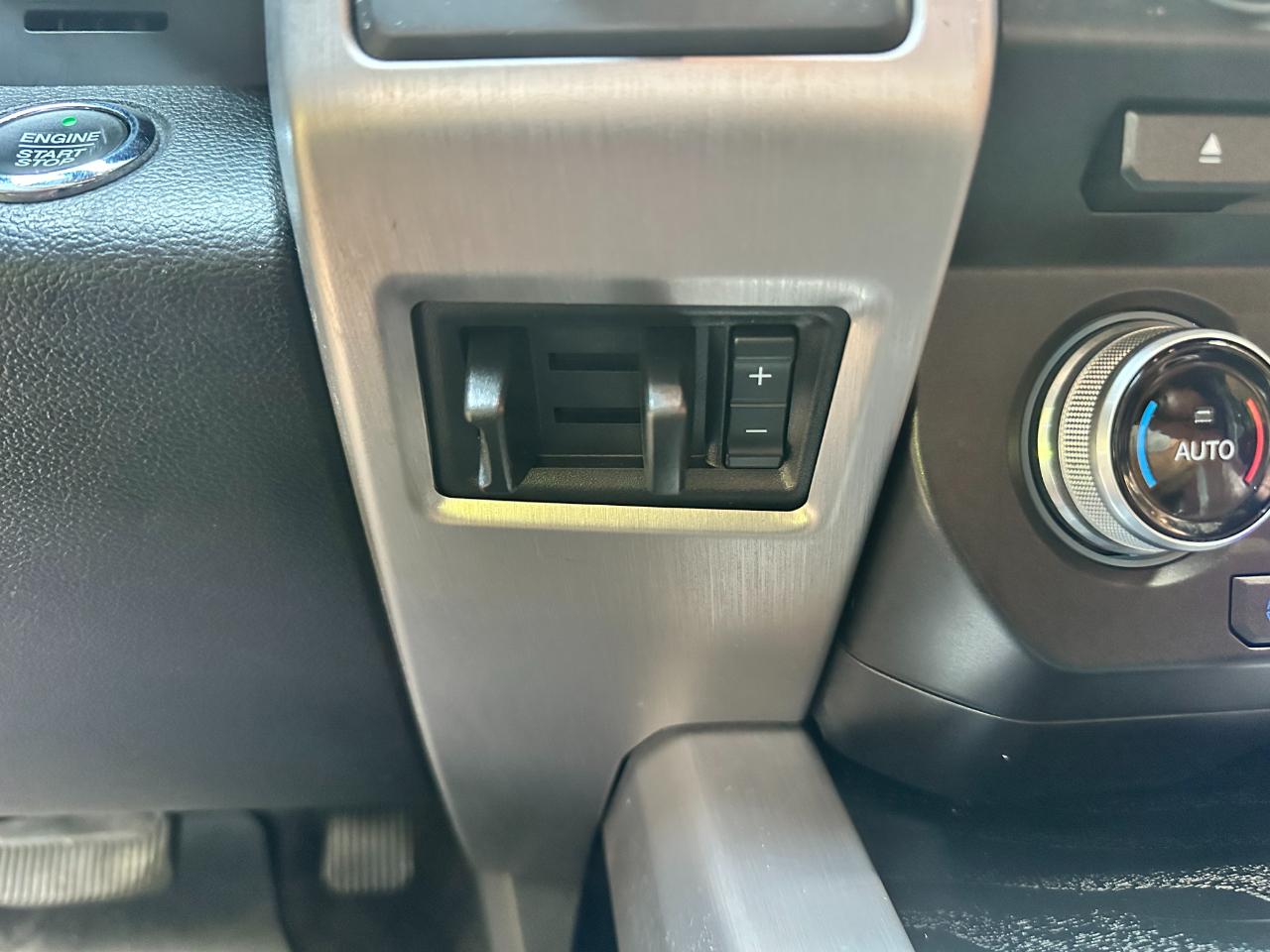 Ford Super Duty F-350 DRW Platinum 4WD Crew Cab 8' Box 2018