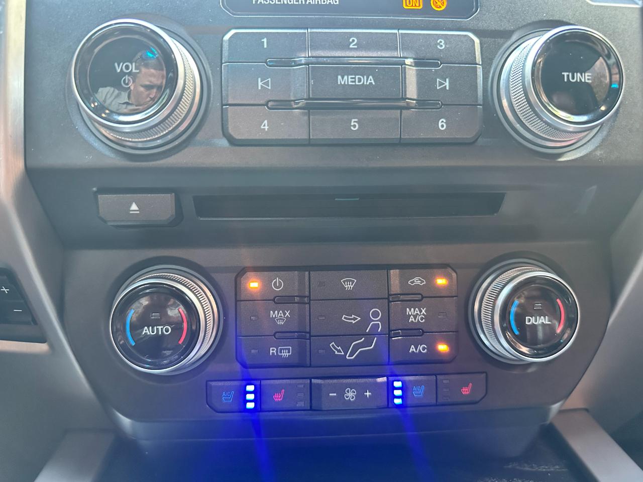 Ford Super Duty F-350 DRW Platinum 4WD Crew Cab 8' Box 2018